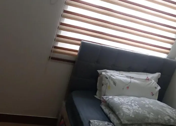 1bedroom Fully Furnished With Netflix & Free Wifi In Trees Residences Apartment *